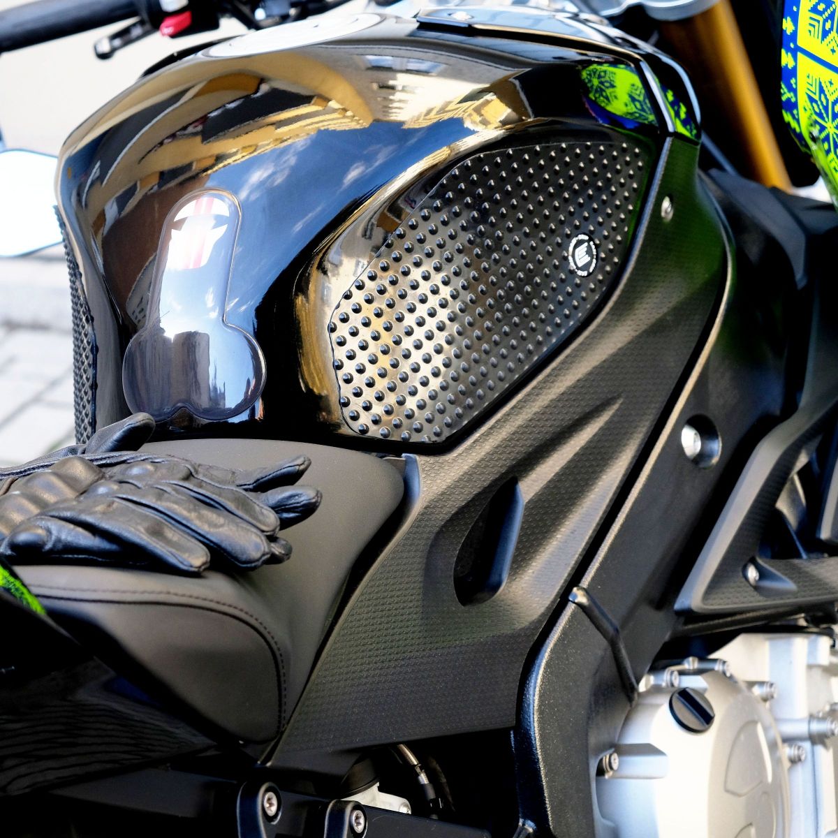 bikeforce_schwanzpad_schwarz_s1000r_n2.jpg